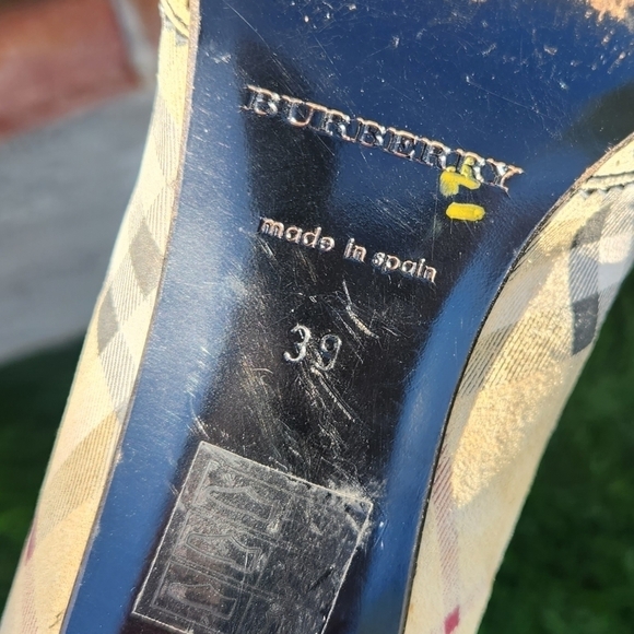 Authentic Vintage‎ Classic Check Burberry Heels - Picture 9 of 14